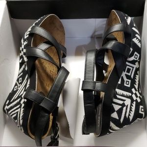 Unique print wedges
